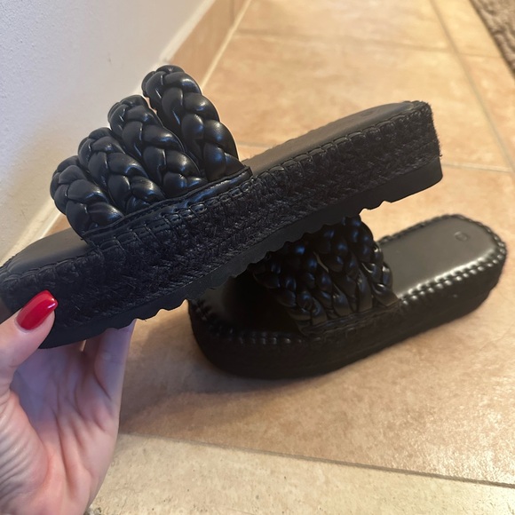 Platform slides - Picture 3 of 4